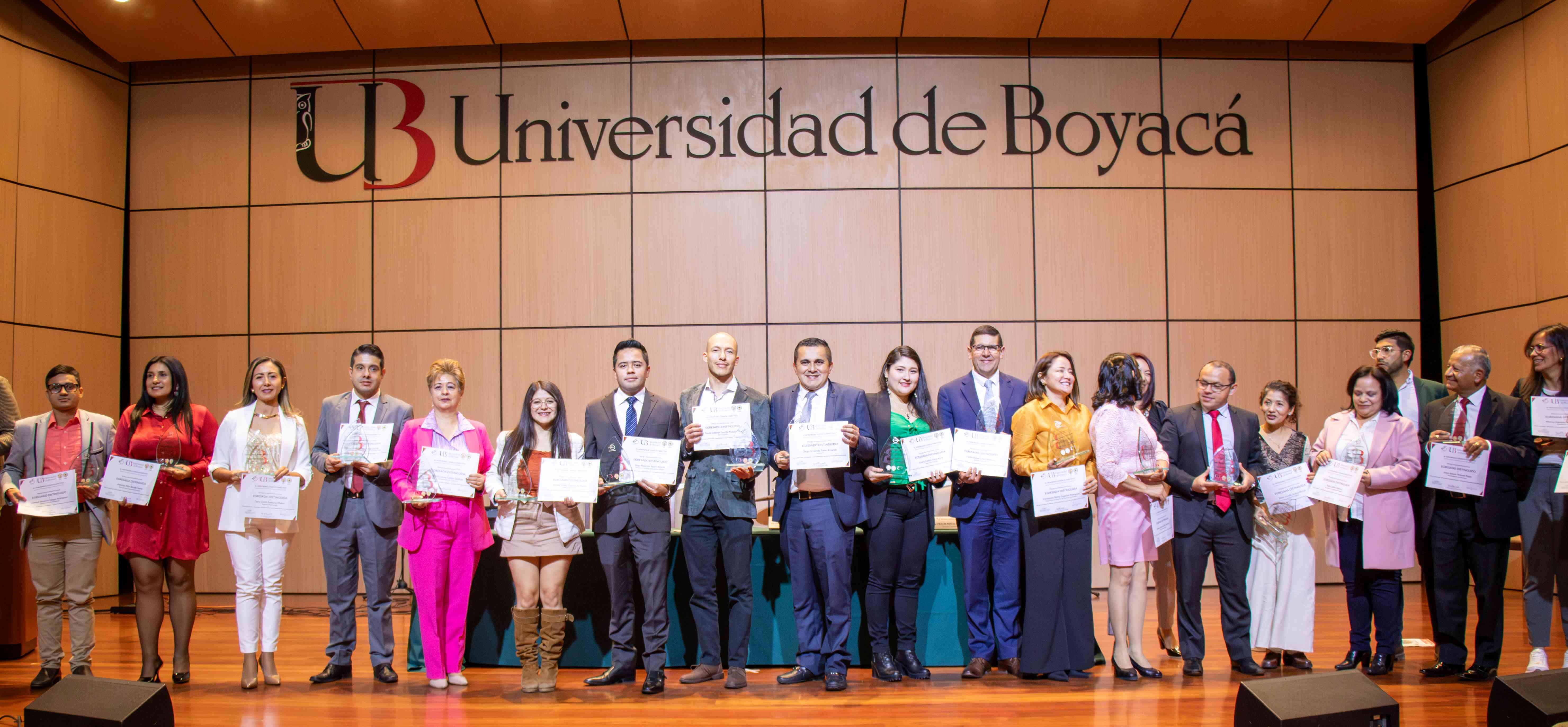 Uniendo Caminos en la Tierra del Sol y del Acero: Encuentro de Egresados