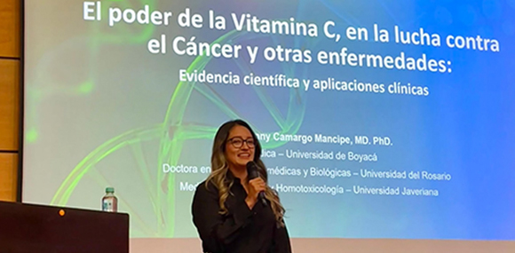 Una mirada innovadora a la medicina: docente de la UdeB sustenta el potencial terapéutico de la vitamina C
