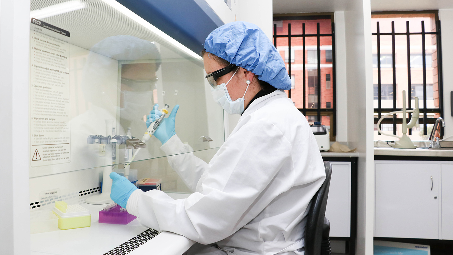 2 Laboratorio-de-Virología2.jpg