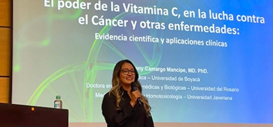 Una mirada innovadora a la medicina: docente de la UdeB sustenta el potencial terapéutico de la vitamina C